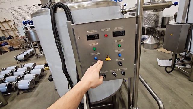 Установка санитарной обработки пищевого оборудования - стационарная СИП станция на 2*1100 литров смотреть онлайн