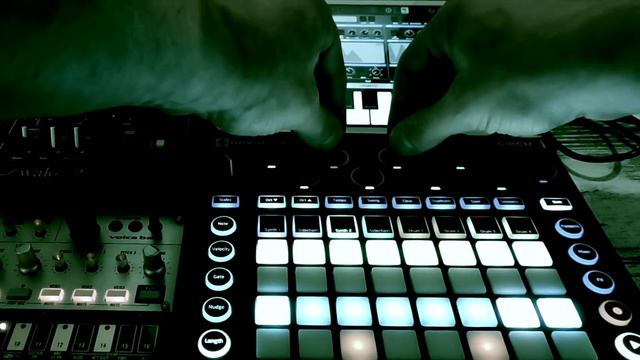 Novation Circuit #Volca #iPad #Waldorf #ELectronic Jam смотреть онлайн