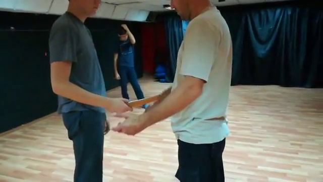 Угроза ножом. Упражнение, как с гуся вода. смотреть онлайн