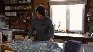 Простой, красивый и практичный фартук для сада и огорода.