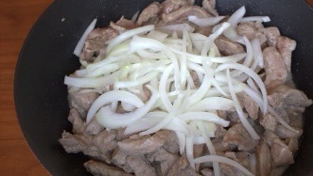 Говядина по строгановски с грибами. Говядина по строгановски с грибами. Бефстроганов со сливками. Бефстроганов. Свинина бефстроганов.