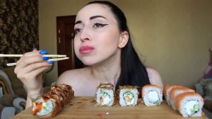 ПОДРУГА КИНУЛА НА ДЕНЬГИ 💰/ Суши 🍣 роллы / Mukbang asmr / Ayka Emilly