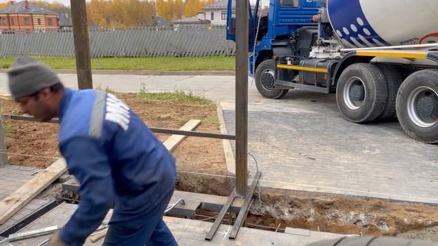 Заливка бетонного фундамента для откатных ворот на единой ленте. смотреть онлайн