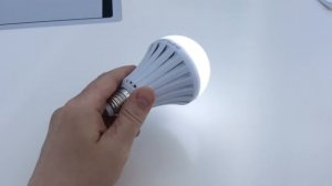 Светодиодная лампа работает без электричества.