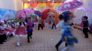 "Танец с зонтиками " Евтодьевой Аллы