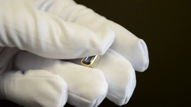 Золотая подвеска из жёлтого золота с камнем танзанит