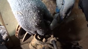 Ремонт авто в мороз. Замена переднего тормозного цилиндра на Калине.