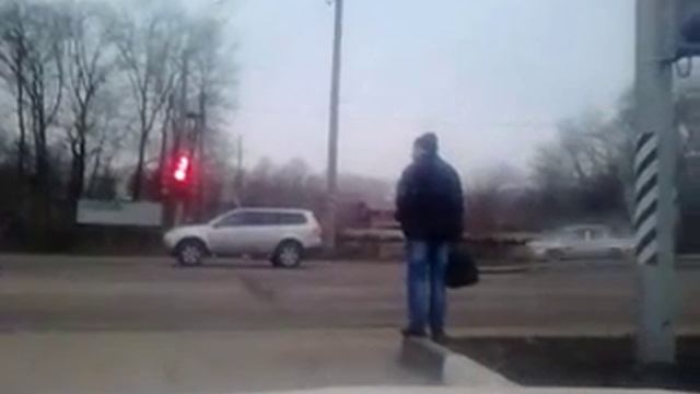 Переход дороги в неположенном месте смотреть онлайн