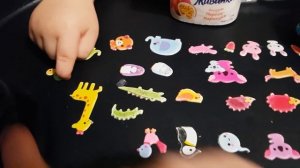 Влог Видео для детей. Афина кушает йогурт Danone живинка перед сном. Кормит машинку. Яркие наклейки