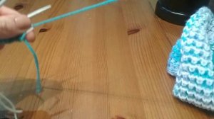 Двухцветный узор на основе резинки спицами