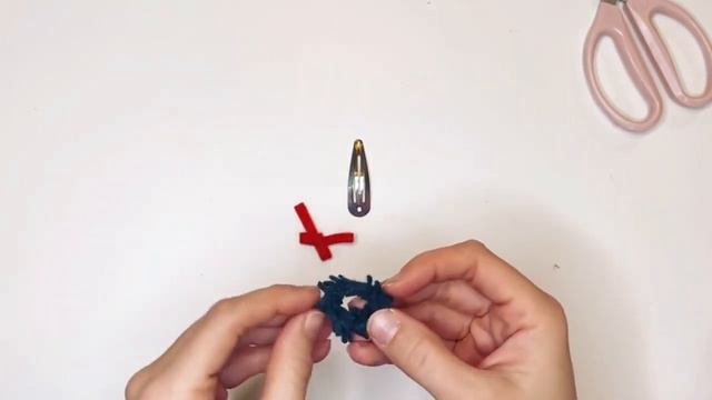 Делаем новогоднюю заколку из фетра