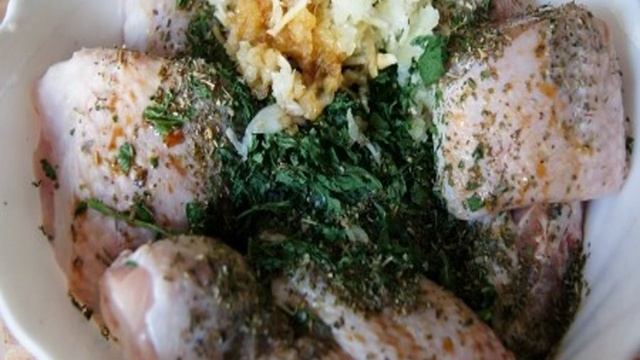 Курица кусочками в фольге в духовке