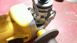 Обзор болгарки Dewalt DWE4257