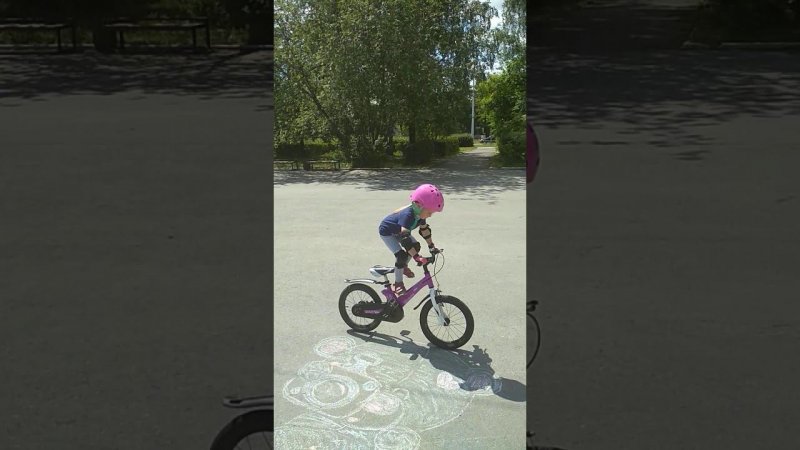Трюк на велосипеде 5 лет (езда на раме)