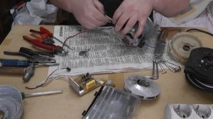 Разборка старого пылесоса на медь. Что еще есть внутри,