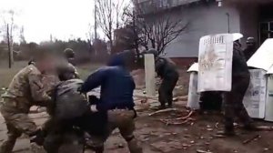 Работа оперативников - вычисление наиболее активных зачинщиков общественных беспорядков и их арест.