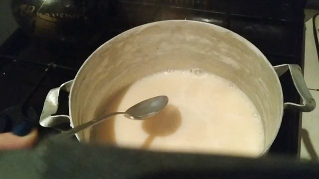Как приготрвить домашнюю сгущенку.  Вареная сгущенка в домашних условиях . Очень вкусная вар- сгущ