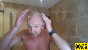 Мужчина бреет голову наголо за 1 минуту! Лайфхак