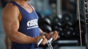 bodymaster : Подъем рук на бицепс на нижнем блоке стоя