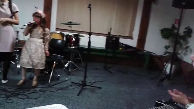 "Когда придёт Новый Год"(ученики класса преподавателя по вокалу- Пойта Регина Геннадьевна) смотреть онлайн