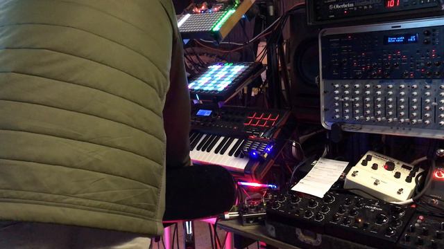 126bpm trance jam on hardware - Jomox Alpha Base Novation Supernova & Peak Vermona Perfourmer смотреть онлайн