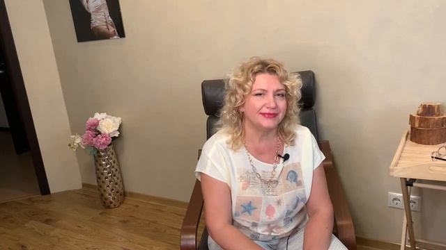 Свекровь не может отпустить моего мужа