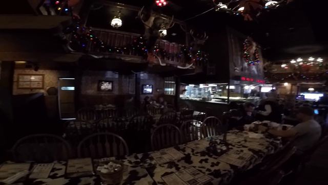 И снова на ранчо у ковбоев. Бородач пытается схавать гигантский стэйк! смотреть онлайн