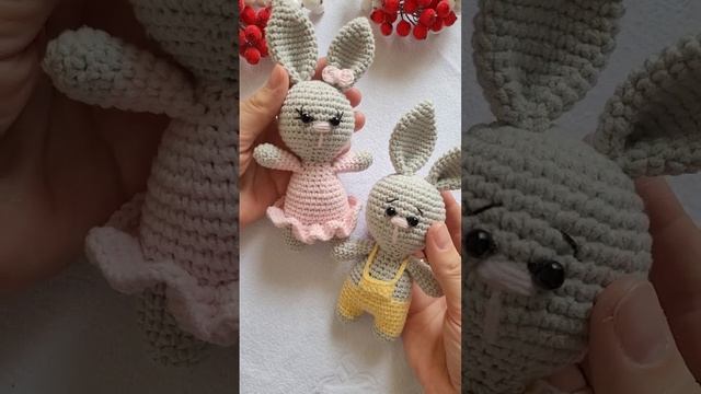 ?ЗАЙЧИКИ ВЯЗАНЫЕ КРЮЧКОМ?СИМВОЛ 2023 ГОДА/crochet bunny смотреть онлайн