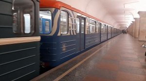 Везде они есть! Перегонка "Номерного" по станции "Кропоткинская" вне интервала.