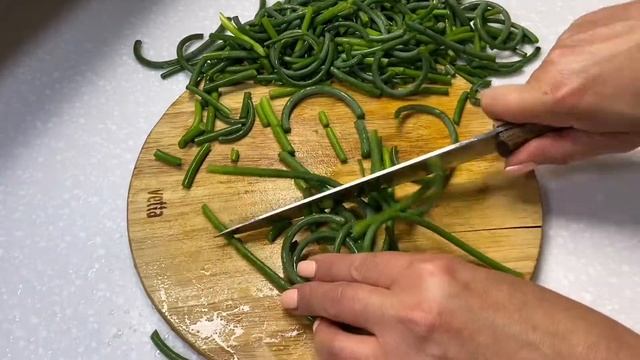 Стрелки чеснока. Чеснок жареный. Вкусно и необычно. Вот это кухня!