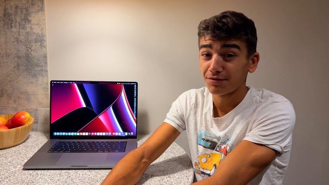 M1 Max MacBook Pro 16 inch Review! Pro in every Way! смотреть онлайн