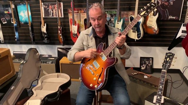 New Collings and vintage Gibson semi-hollow electrics смотреть онлайн