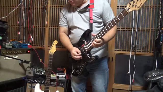 Squier Bullet Strat HH with Tremolo　with Harmonist-1 смотреть онлайн