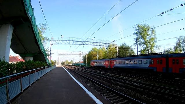 Электропоезд ЭД4М-0095, рейсом "Пл. 47 км.-Москва-Казанская", на станции "Фабричная". смотреть онлайн