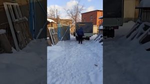 Тося гуляет. Видео от 17.01.21 года.