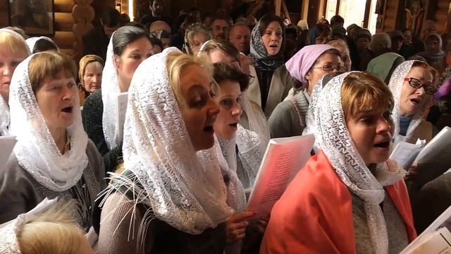 «Достойно есть» в исполнении любительского хора Храма святых Константина и Елены, Санкт Петербург. смотреть онлайн