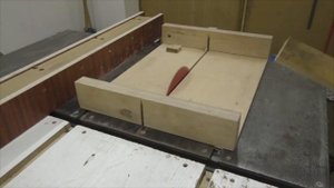 Продам Циркулярный Станок со Встроенним Фрезером