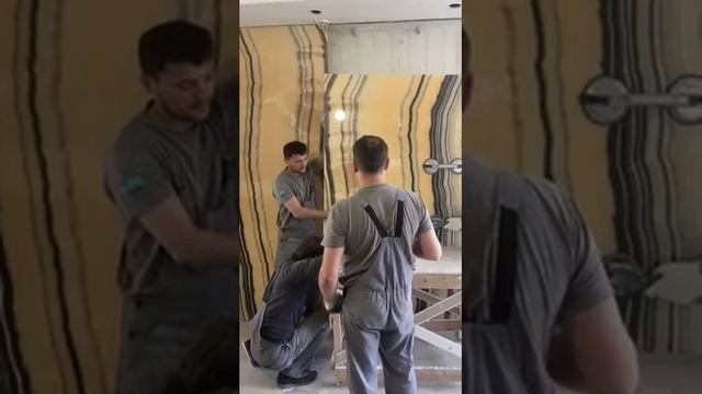 Оникс с подсветкой, изготовление и монтаж.