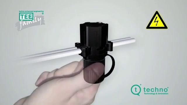Подключение разъема к кабелю без отключения питания сети.