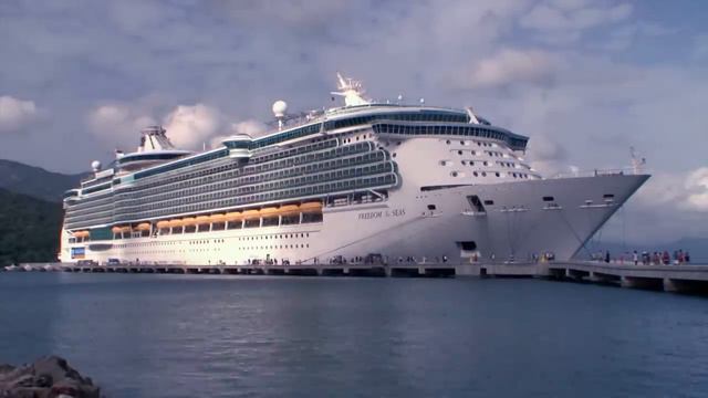 Top 10: Biggest Royal Caribbean cruise ships in the world! смотреть онлайн
