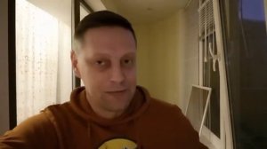 Дама заметила бойцов на улице.mp4