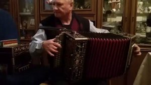 Алишин Виктор Григорьевич. Гармонь Хорошилова Н.Д. (Из архива)