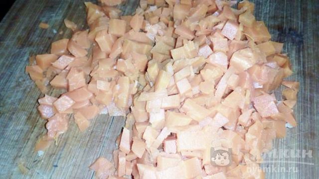 Оливье с солеными огурцами и зеленым луком