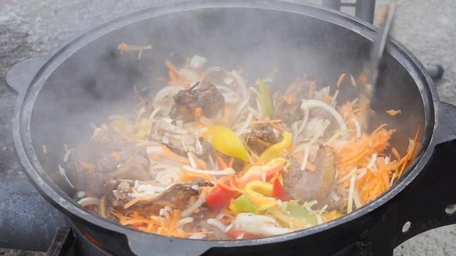 Утка в казане с картошкой - тушеная утка в казане на костре | Вкусный рецепт