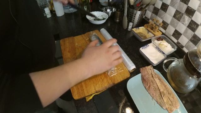 Как приготовить скумбрию / Необычный рецепт рыбного сала /Сугудай из скумбрии смотреть онлайн