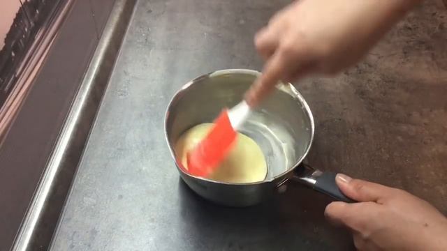 Цветные подтёки на торте