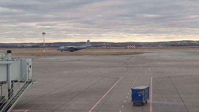 2022-10-22 Взлёты на брудершафт. Екатеринбург, аэропорт Кольцово смотреть онлайн