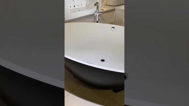 Черная отдельностоящая ванна Kolpa-San TRISTAN FS смотреть онлайн