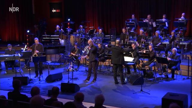 Christof Lauer & Stefan Lottermann: "Konzert für Saxofon & Posaune" | NDR Bigband смотреть онлайн