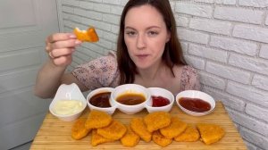 МУКБАНГ НАГГЕТСЫ 20 ШТУК ЗА РАЗ  С РАЗНЫМИ СОУСАМИ MUKBANG NUGGETS CHALLENGE ответы на вопросы